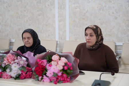 Корголи Корголиев передал орден Мужества семье погибшего участника СВО Руслана Саипова