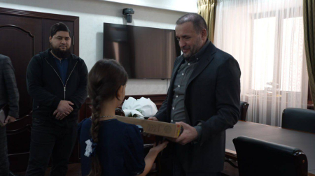 Айгуль из Хасавюрта получила подарок, о котором попросила в письме Владимиру Путину