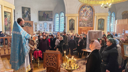 Праздничное богослужение в честь престольного дня Знаменского собора прошло в Хасавюрте